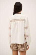 Carica l'immagine nel visualizzatore di Gallery, BLUSA NAMI IN PURO COTONE CON INSERTI IN PIZZO
