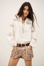 Carica l'immagine nel visualizzatore di Gallery, BLUSA NAMI IN PURO COTONE CON INSERTI IN PIZZO

