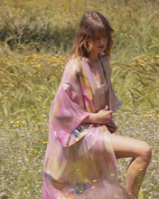 Carica e avvia il video nel visualizzatore di galleria, KIMONO PINA IN SETA LUREX CON STAMPA ACQUERELLO
