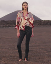 Carica e avvia il video nel visualizzatore di galleria, CAMICIA GLAMOUR IN SETA LUREX STAMPA BANDANA GIALLA
